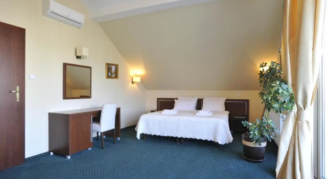 Апартаменты Hotel Lotos