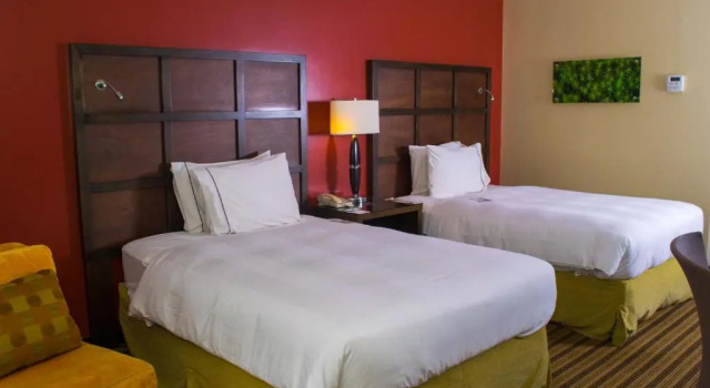 Четырёхместный номер Standard Renaissance Caracas La Castellana Hotel