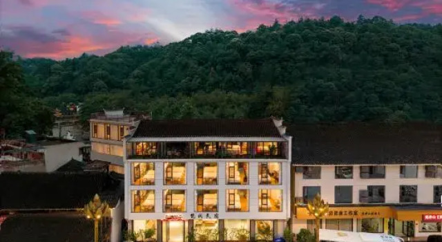 Mount Fanjing Fan Jian Homestay (Mount Fanjing Scenic Area East Gate)