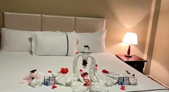 Двухместный номер Standard с балконом Enjoy Hotel