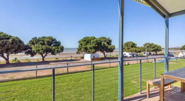 Номер Superior с 2 комнатами с балконом и с видом на море Discovery Parks - Whyalla