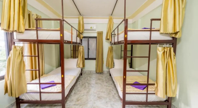 Кровать в общем номере Linh's Homestay
