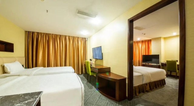 Четырёхместный номер Superior Jinguan Holiday Hotel