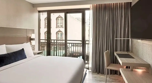 Номер Standard с балконом и с видом на улицу AC Hotel by Marriott San Diego Downtown Gaslamp Quarter
