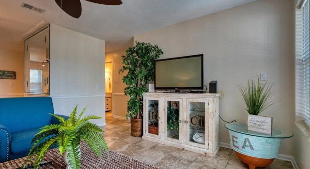 Harry's Beach House - 2 Br Condo, Забронировать Апартаменты/квартира Дестин Emerald Coast, рядом с Indian Temple Mound and Museum