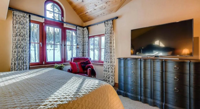 Cypress Mountain Chalet, Rezerwuj Chalet Hotele w Vail Ski z parkingiem, Parking