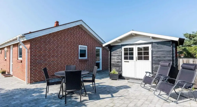 Коттедж 4 person holiday home in Henne