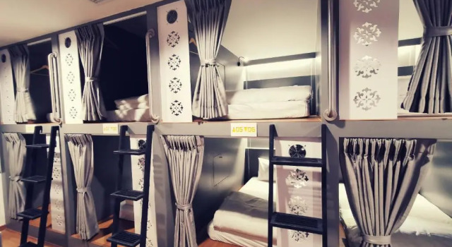 Кровать в общем номере Capzule Bed Phuket
