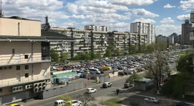 Apartment Obolon metro station