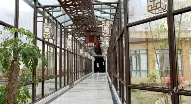 Chongqing Lvgong Resort Hotel, Rezerwuj Ośrodek wypoczynkowy Huangshui Chongqing