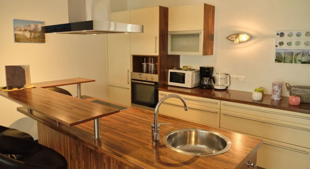 Charming Holiday Home in Goldegg - Weng Near Schloss Goldegg, Rezerwuj Hotel Hotele w Salzburg z parkingiem, Parking