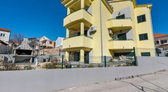 Comfortable Holiday Home in Pirovac With Garden, Забронировать Дом для отпуска Коттеджи Пировац, Коттедж