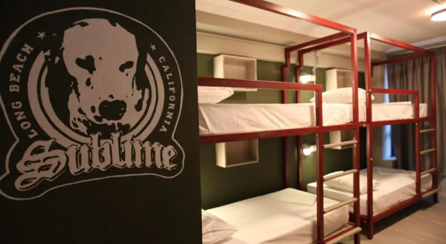 Кровать в общем номере Stay Hybrid Youth Hostel