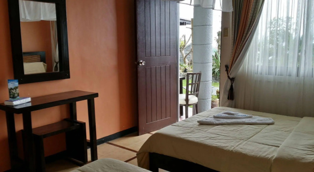 Crystal Blue Resort Batangas, Rezerwuj Ośrodek wypoczynkowy Hotele w Batangas Province z parkingiem, Parking