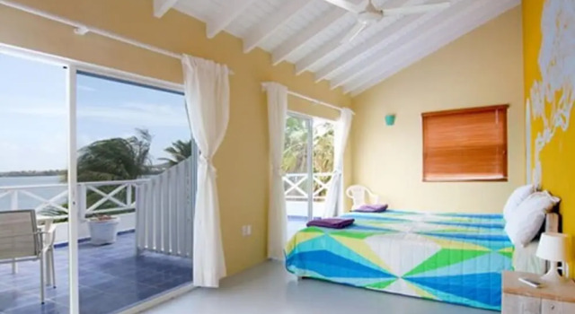 Бунгало с 3 комнатами с красивым видом из окна Oceanfront Townhome in Marazul Dive Resort