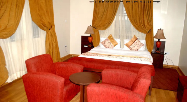 Люкс Royal с балконом Grand Inn & Suites
