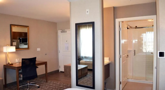 Люкс Staybridge Suites - Red Deer North by IHG