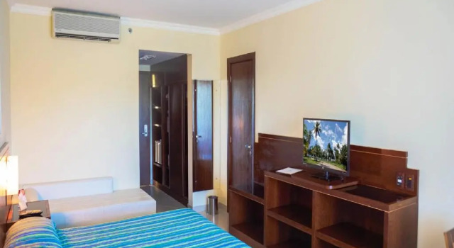 Номер Luxury Bahia Plaza Hotel - Praia de Busca Vida - 8Km Aeroporto Salvador