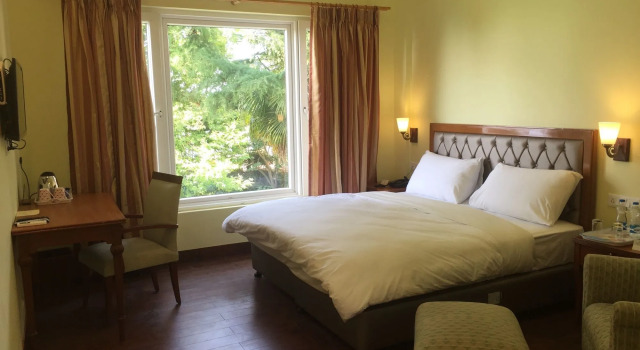WelcomHeritage Kasmanda Palace, Rezervovat Hotel Hotely v Mussoorie se snídaní, Snídaně