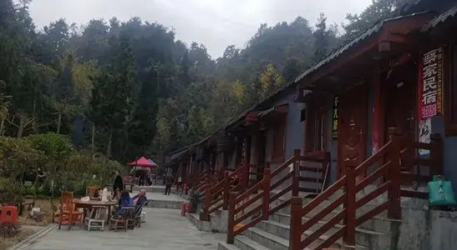Zixiao Qingju Homestay, Забронировать Отель Шиянь Хубэй