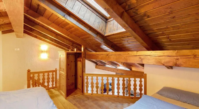 Chalet Meridiana Appartamento 9, Buchen Sie Chalet Hotels in Livigno mit Parkplatz, Parkplätze