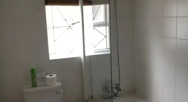 Апартаменты Цокольный этаж с 2 комнатами 5 Camp Street Guesthouse & Self-catering