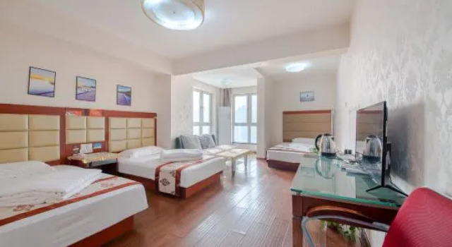 Кровать в общем номере Seascape Boutique International Apartment