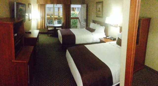 Четырёхместный номер Standard Cmon Inn & Suites Fargo