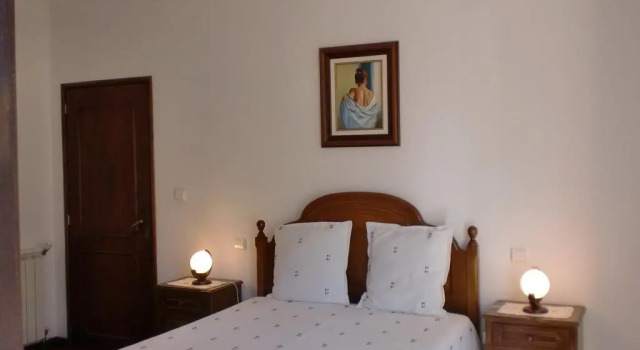 Casa Feijao - Alojamento Local, Забронировать Гостевой дом Отели Жереш с парковкой, рядом с Смотровая площадка Педра-Бела, Парковка