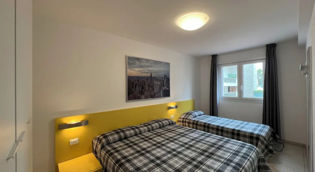 Modern Flat With Balcony by the Beach, Book Lejlighed Hoteller i Friuli Venezia Giulia med parkering, Parkering