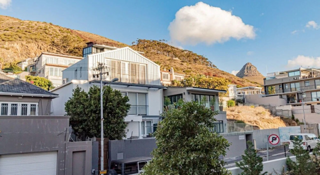 Modern Sea Point Apartment With Wonderful Sea Views Alpha Sunsets, Забронировать Апартаменты/квартира Отели Cape Peninsula с бассейном, Бассейн