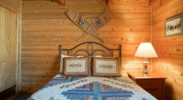 Powder Monkey #14: 3 Bedrooms, 2 Full Baths: Ski to Your Door!, Забронировать Дом для отпуска Коттеджи Сноушу, рядом с Лыжный подъемник Soaring Eagle Express, Коттедж