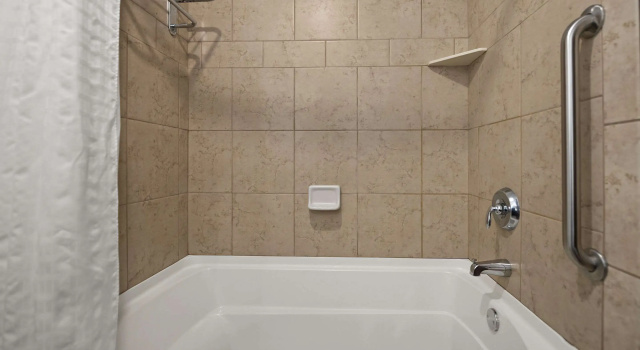 Двухместный люкс Comfort Suites Hudson I-94