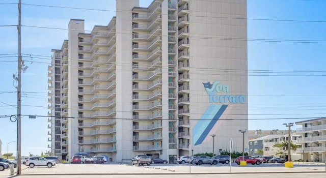 Heated Pool + Views: Beachfront Ocean City Gem