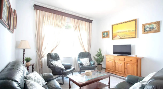 House With 6 Bedrooms in Villamanrique de la Condesa, With Private Pool and Enclosed Garden Near the Beach