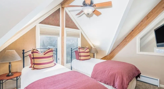 Giant Riverfront Deck W Grill, Tons Of Space @ Viking Lodge 100ab 4 Bedroom Condo by RedAwning
