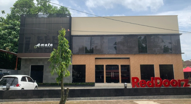 RedDoorz near Alun Alun Purbalingga