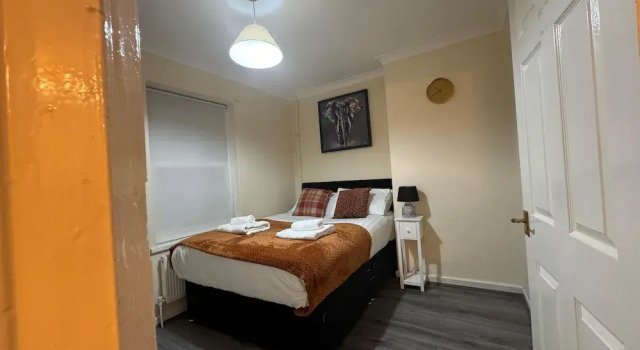 Коттедж Superior 3BR House with Free WiFi All Over UK