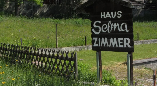 Haus Selma, Prenota Hotel Hotel a Tirolo con parcheggio, Parcheggio