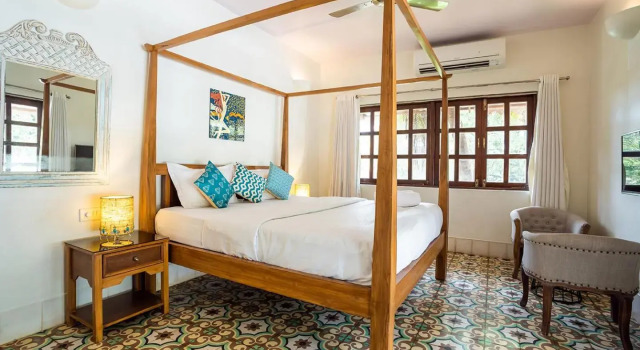 OV4 - 4BHK Villa near Baga, Private Pool, Rezerwuj Willa Hotele w North Goa z parkingiem, Parking