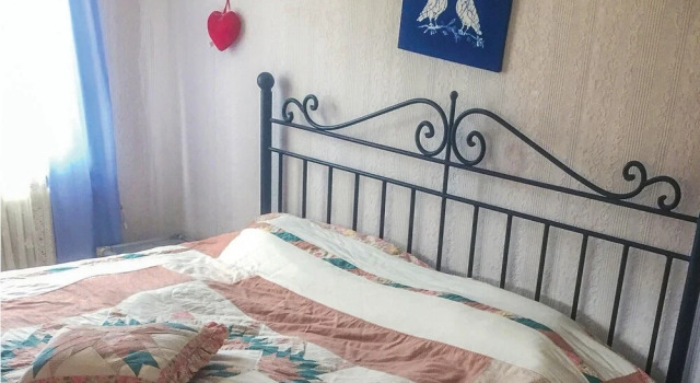 Awesome Home in Holsbybrunn With 7 Bedrooms and Wifi, Rezerwuj Hotel Hotele w Småland z parkingiem, Parking