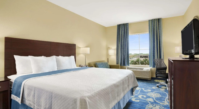 Двухместный номер Standard Spark by Hilton Victoria