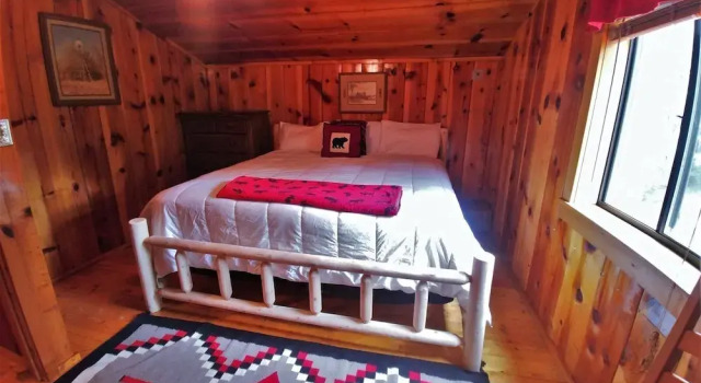 Bear_cave, Varaa Hotelli Eagle Nest 
