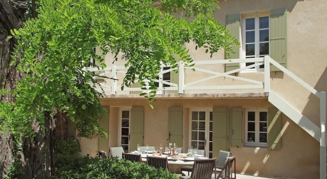 Enticing Villa With Private Swimming Pool in Oppede, Book Villa Sommerhuse i Luberon, Hytte