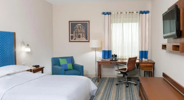 Двухместный номер Executive Four Points by Sheraton Monterrey Linda Vista