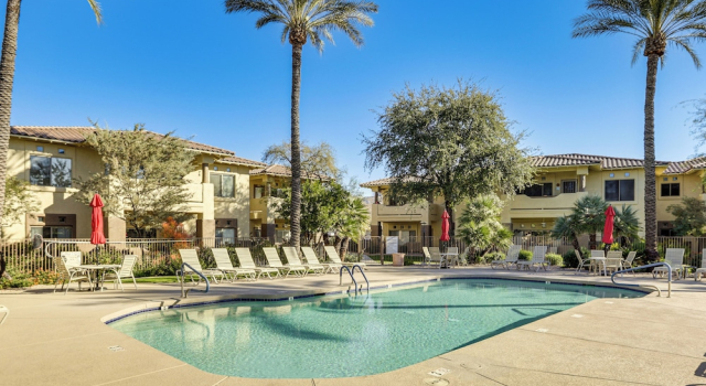 Snowbird Escape w/ Pool! 4 Mi to Kierland Commons, Забронировать Апартаменты/квартира Отели Скотсдейл с парковкой, Парковка