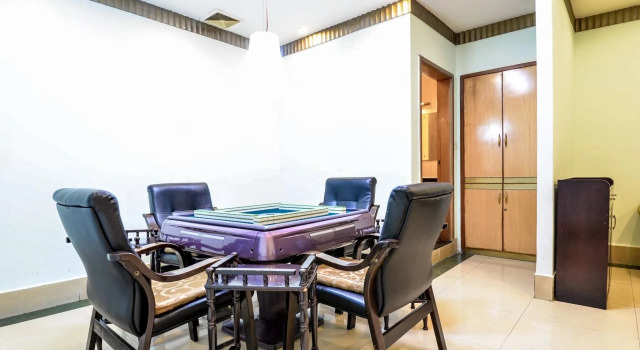 Eeril Hotel (Shenzhen Futian Convention and Exhibition Center Branch) , Забронировать Отель Отели Шэньчжэнь с парковкой, Парковка