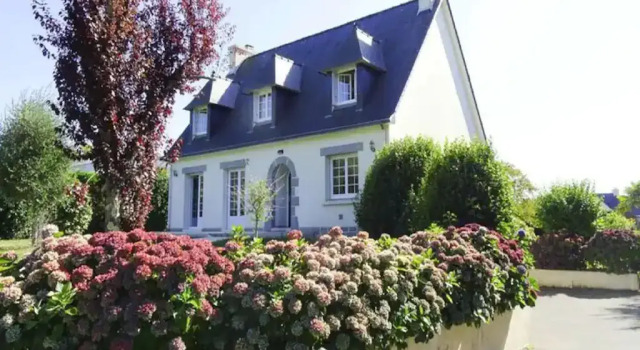 Holiday Home With Private Outdoor Pool, Gouesnac"h