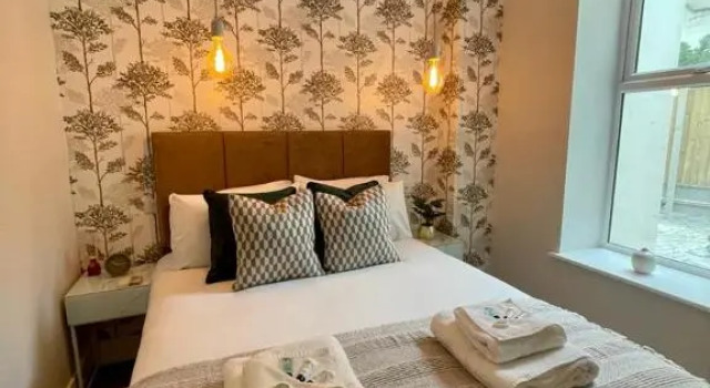 Gorgeous New 1 Bed, Town Centre,Parking,Garden, Забронировать Отель Борнмут Дорсет, рядом с Железнодорожный вокзал Борнмута