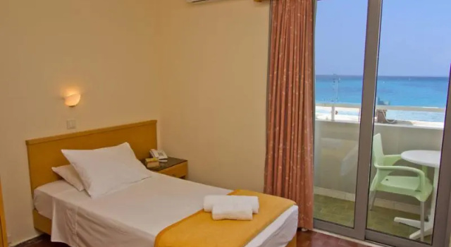 Одноместный номер Standard с балконом Nafsika Hotel